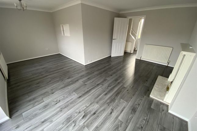 10, Apsley Grove, Stoke-On-Trent photo 2