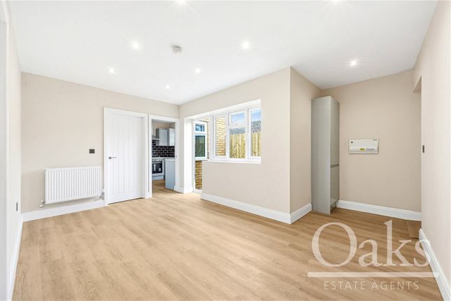 D, 247, Northborough Road, London photo 2