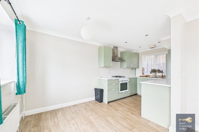 4 Cavalier Court,, New Road, Devon photo 2