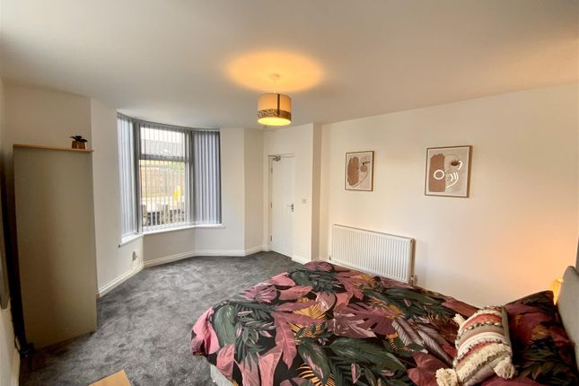 98, Briercliffe Road, Burnley photo 3