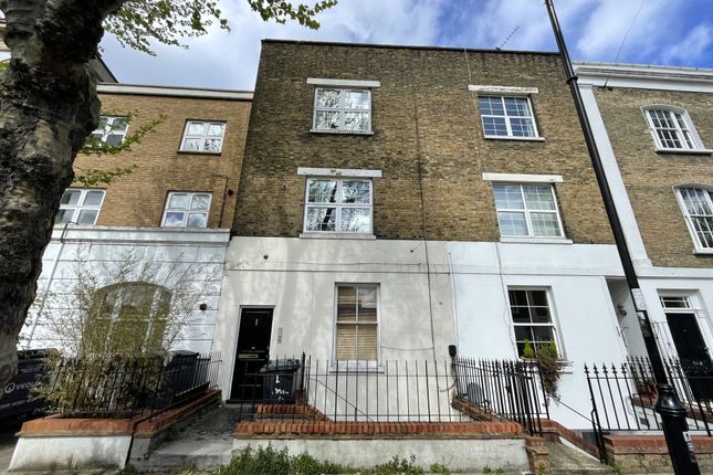Flat to rent in Richmond Avenue, London