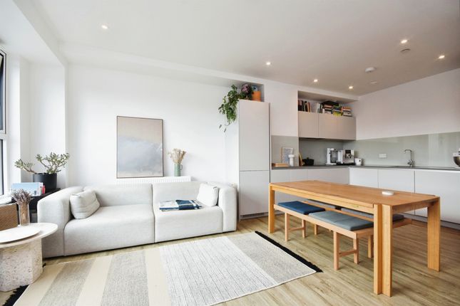 Thumbnail Flat for sale in Kings Road, Brentwood
