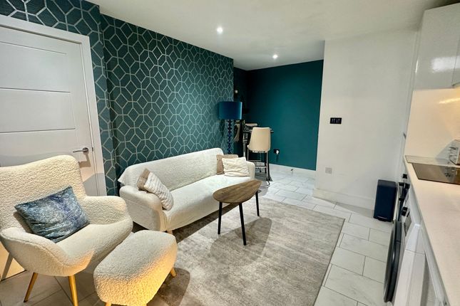 Apt 32, Cheadle House, Cheadle photo 2