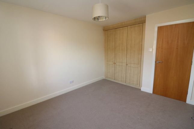Flat to rent in Langsett Court, Lakeside, Doncaster