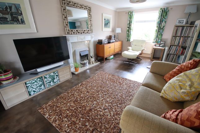 15, Blackwellhams, Chippenham photo 4