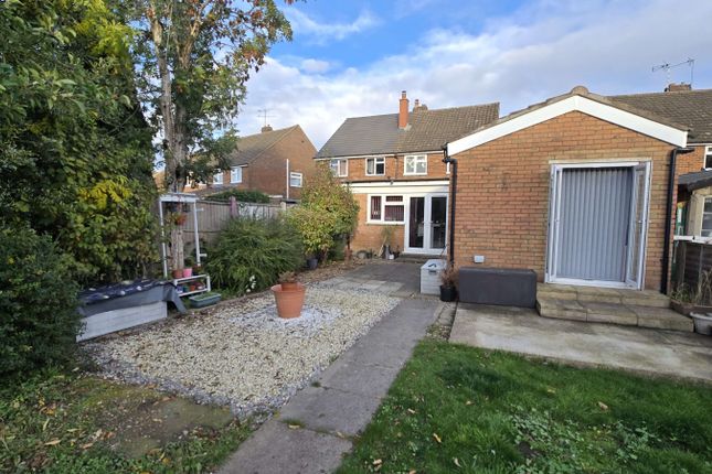63 Brooklands Close, Luton photo 2