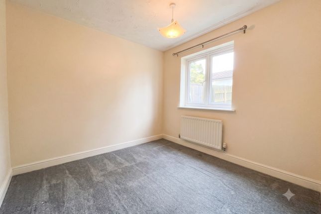 76 Primrose Close, Luton, Bedfordshire photo 3