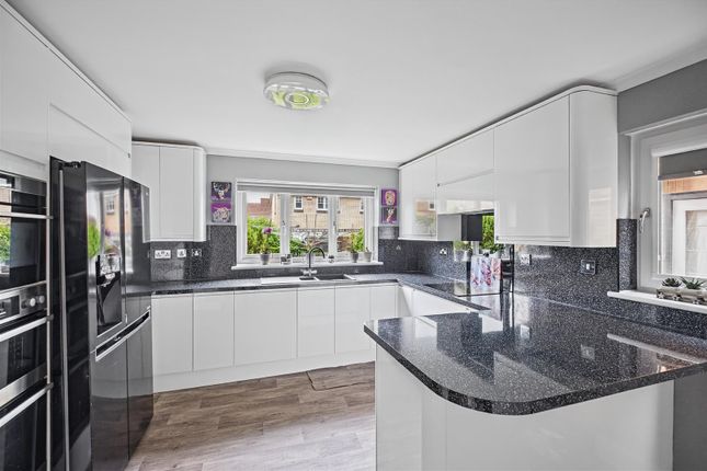 64, Overton Avenue, Strathaven photo 3