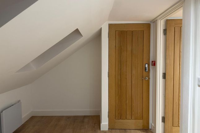 Flat 5, 24 Turkey Street, Enfield photo 2