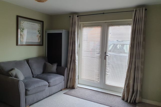 14 Towpath, The Moorings, Swindon photo 2