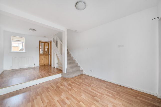 16, Bear Lane, Surrey photo 2