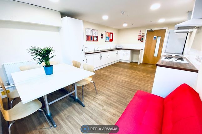 Wood Hall Student Homes, Warwick New Road, Leamington Spa photo 5