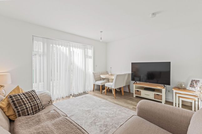 3 Crosswater Road, Crawley photo 3