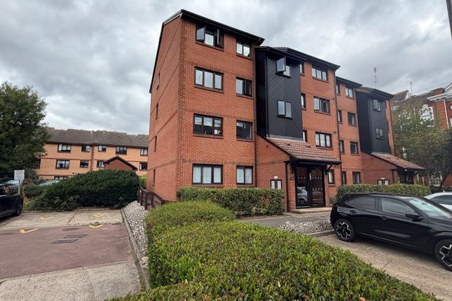 2-bed flat on 1, Cross Road, Greater London, £285,000