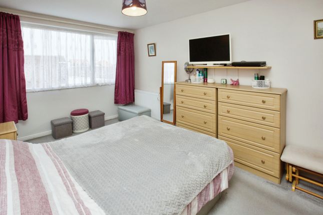 Flat for sale in Marine Parade East, Lee-On-The-Solent, Hampshire