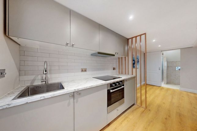 10 Sandwell Crescent, London photo 4