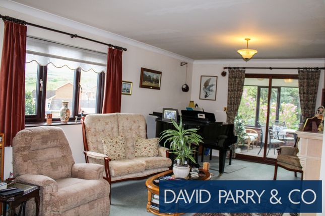 Modern Detached 4 Bed House, Knighton