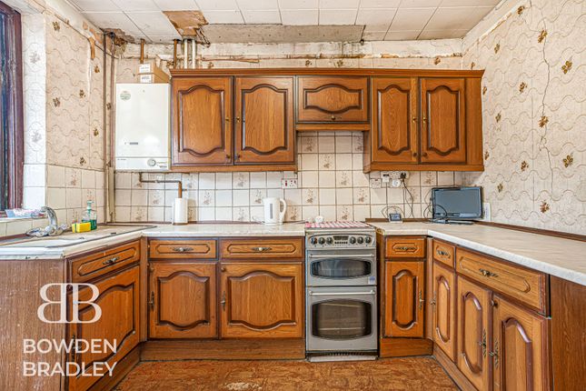 236 Horns Road, Barkingside photo 4