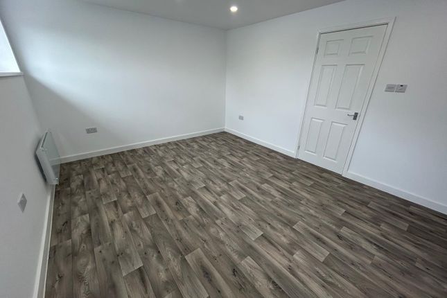 Flat to rent in Knighton Road, Leicester