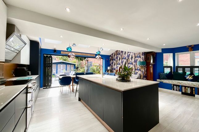 5 Goodall Close, Stone photo 2