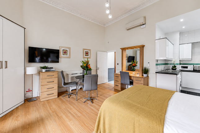 Flat 5, 91 Gloucester Place, London photo 2