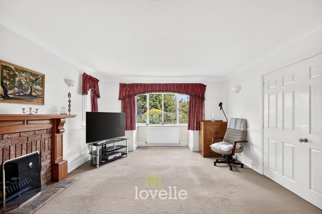 13 Augusta Oaks, Grimsby photo 3