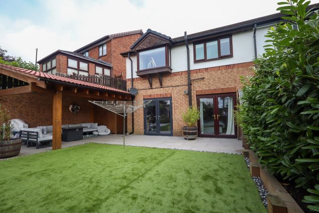 3-bed house on 14, Sparrowfield Close, Stalybridge, £295,000