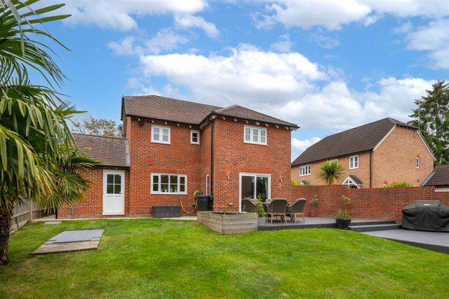 4, Fitzalan Place, Crawley photo 2