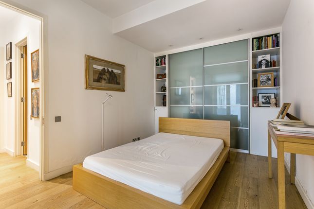 Flat for sale in Craven Hill, London