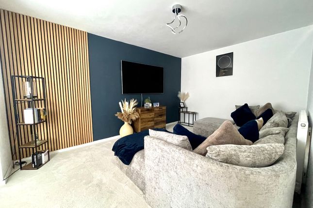 20, Ceramic Close, Wednesbury photo 3