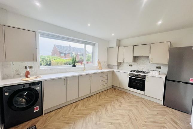 3, Lovell Drive, Hyde photo 4