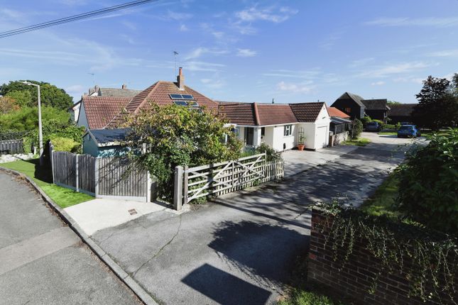 Bungalow for sale in Salmonds Grove, Ingrave, Brentwood