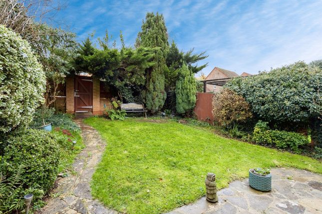 14, Cranmer Walk, Crawley photo 2