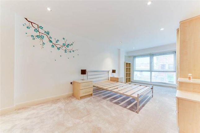 Apt 215, Royal Plaza, Sheffield photo 4