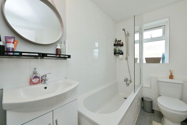 Flat for sale in Bourne Crescent, Northampton, Northamptonshire