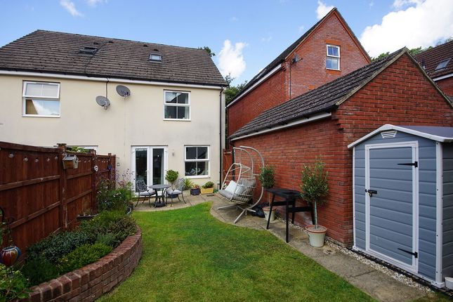 7, Brownings Lane, Gloucestershire photo 2