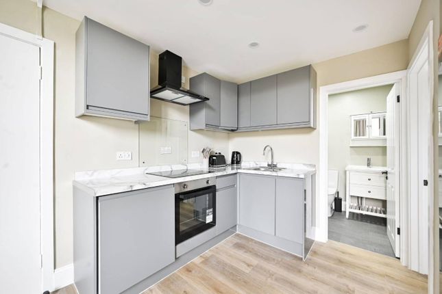 1-bed flat on 40E, St Luke's Road, London, £550,000