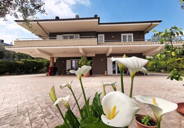 Villa for sale in Pescara, Loreto Aprutino, Abruzzo, Pe65014