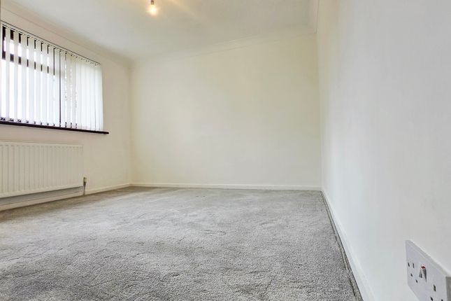 49 Grapnells, Basildon photo 4