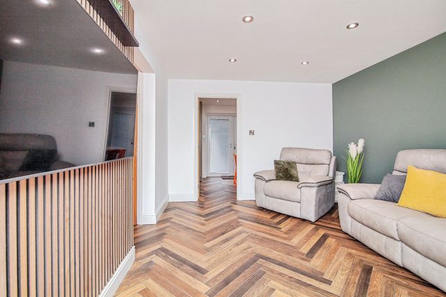 4, Riley Close, Peterborough photo 3