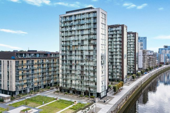 6-Web-Or-Mls-354 Meadowside Quay Walk Flat 7.7_18