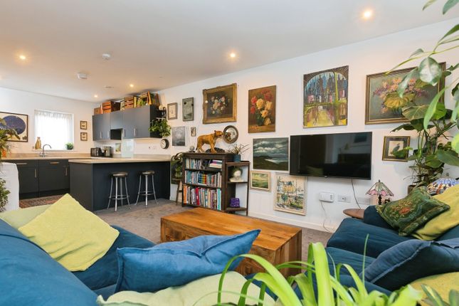 4, Cupid Drive, Redruth photo 2