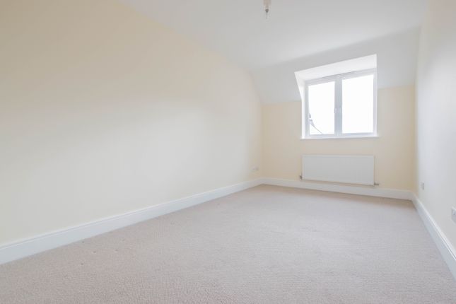 Flat 7, Market Court, 114, High Street, Hoddesdon photo 4