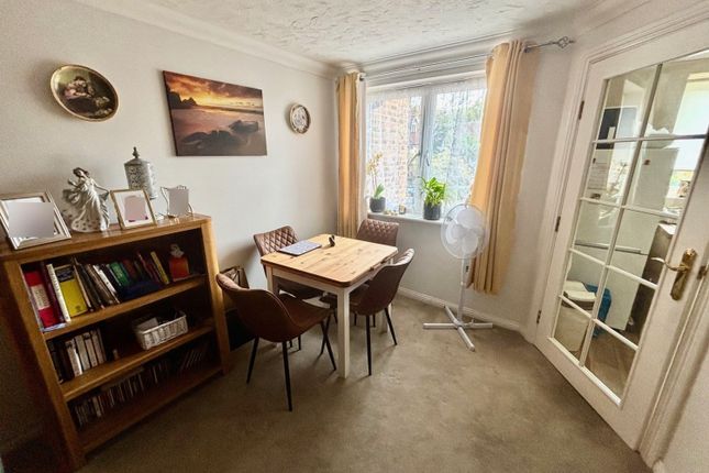 17, Matthews Lodge, Station Road, Addlestone photo 3