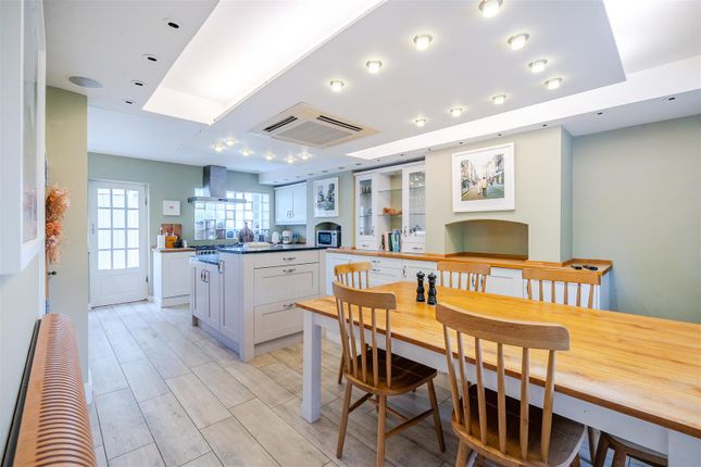 245 Clayhill, Wigginton Bottom, Tring photo 2