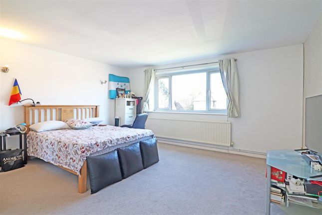 30 Ridgeway Court, Ridgeway Road, Redhill photo 2