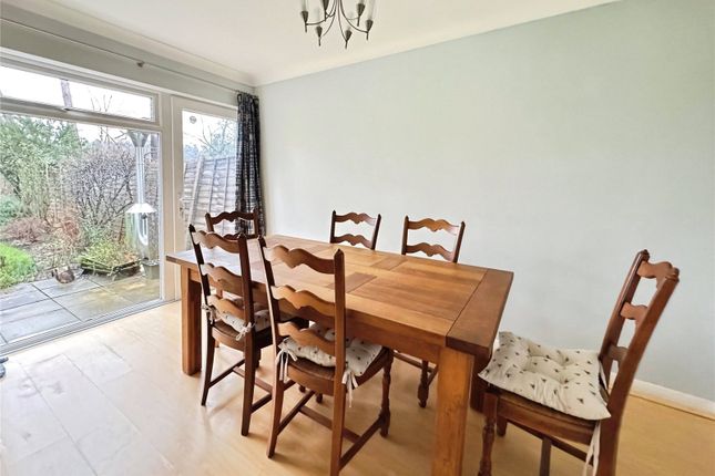 45, Heathpark Drive, Surrey photo 4
