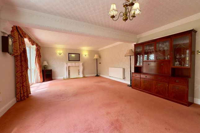 8 Newstead Avenue, Leicester photo 3