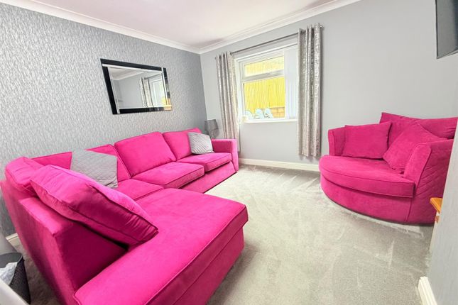 127, Demesne Drive, Stalybridge photo 3