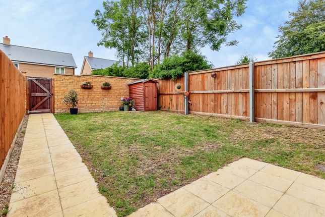37, Castle Close, Stamford photo 4
